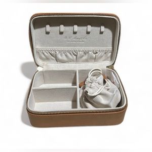 NWT R.H Macy's&Co Leather  Jewelry
Storage Box🤎🤎